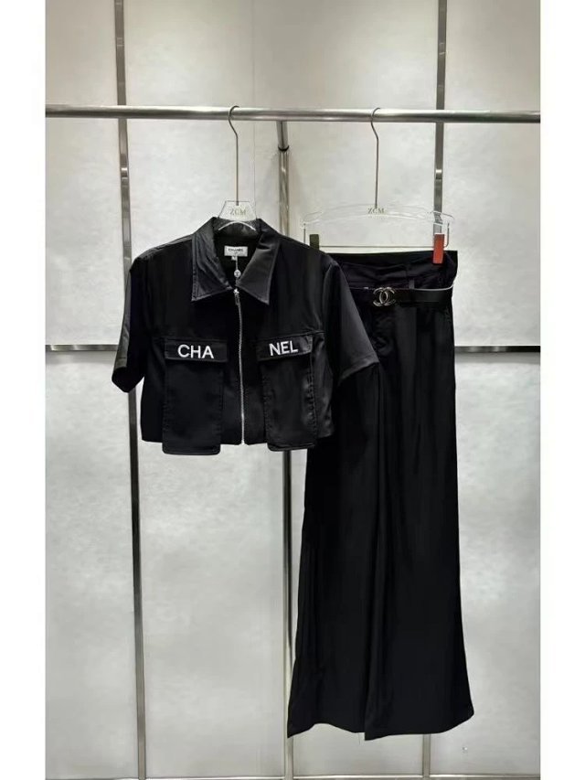 Chanel Suit: seller detail photo 6