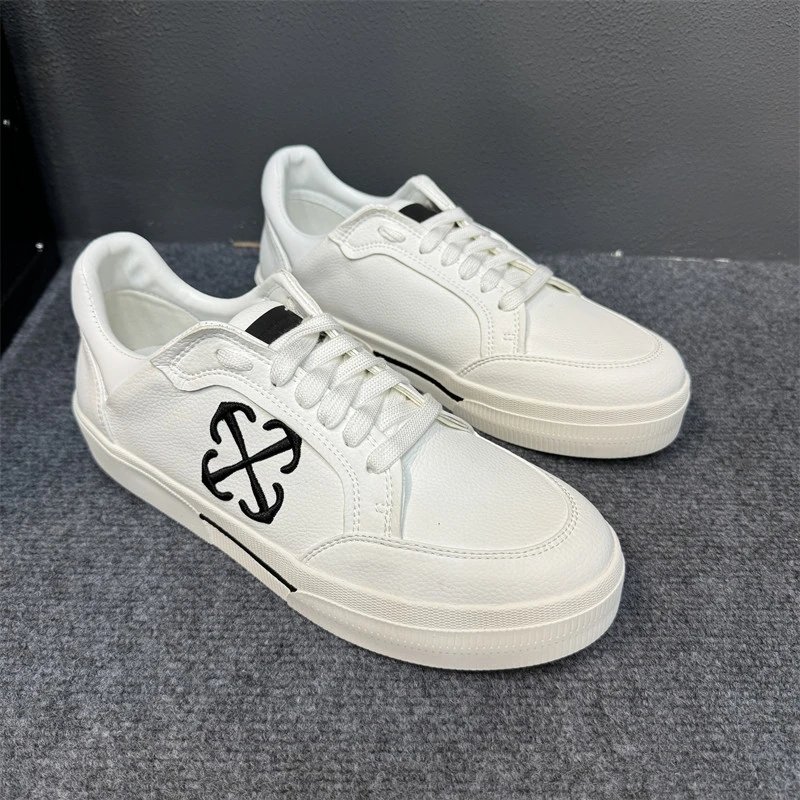 Design Canvas Sneakers with Interlocking Logo White / Black Sneakers - 9