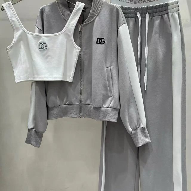 CHANEL suit: seller detail photo 9