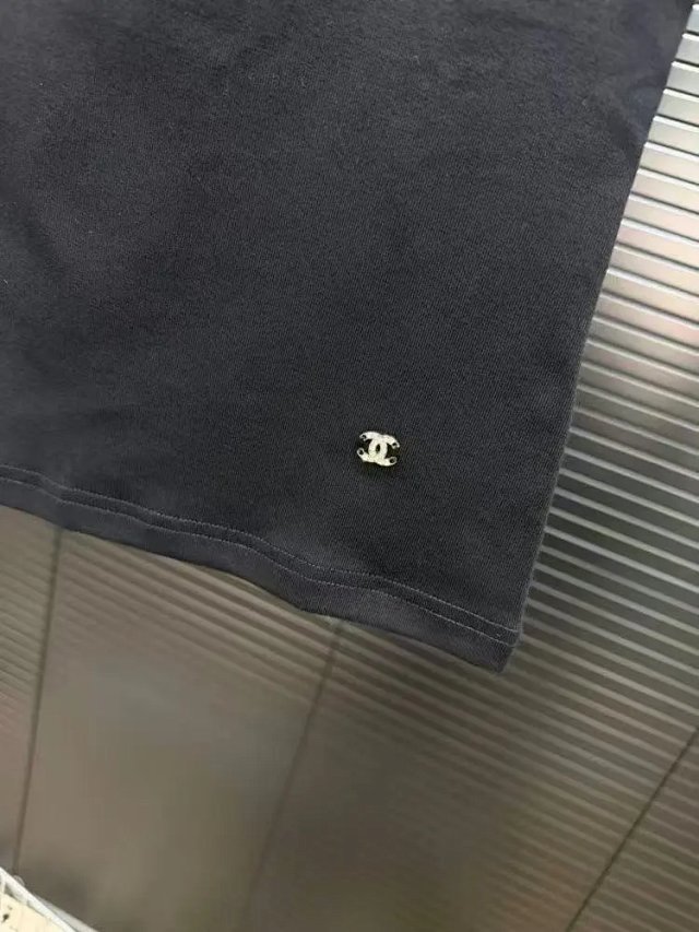 Chanel: seller detail photo 4
