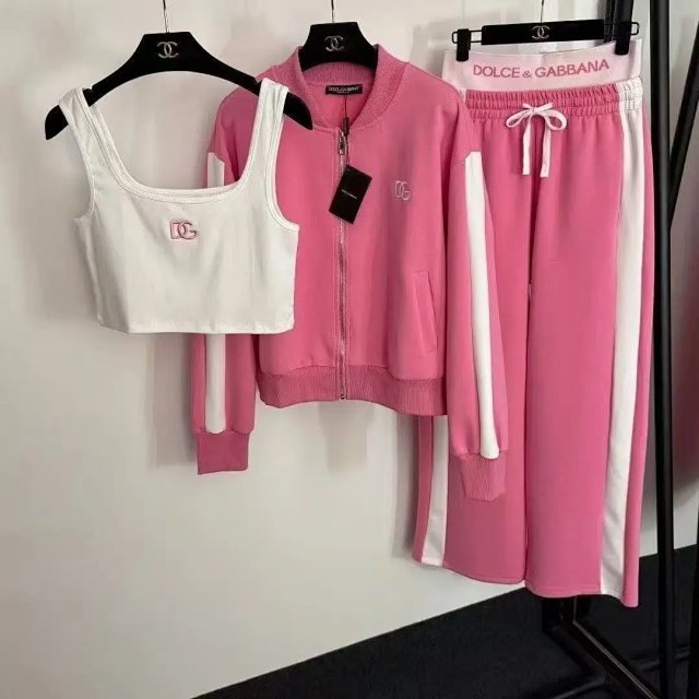 CHANEL suit: seller detail photo 4