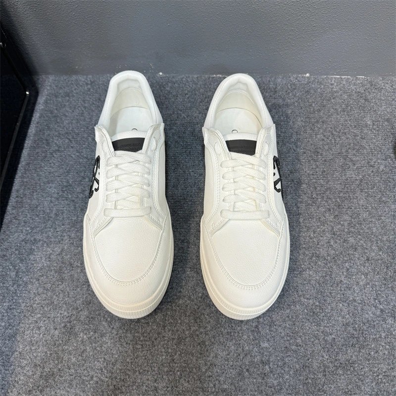 Design Canvas Sneakers with Interlocking Logo White / Black Sneakers - 11
