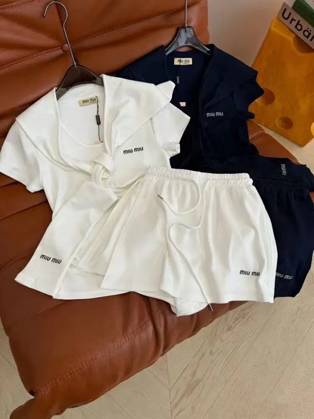 miumiu SET: seller detail photo 3