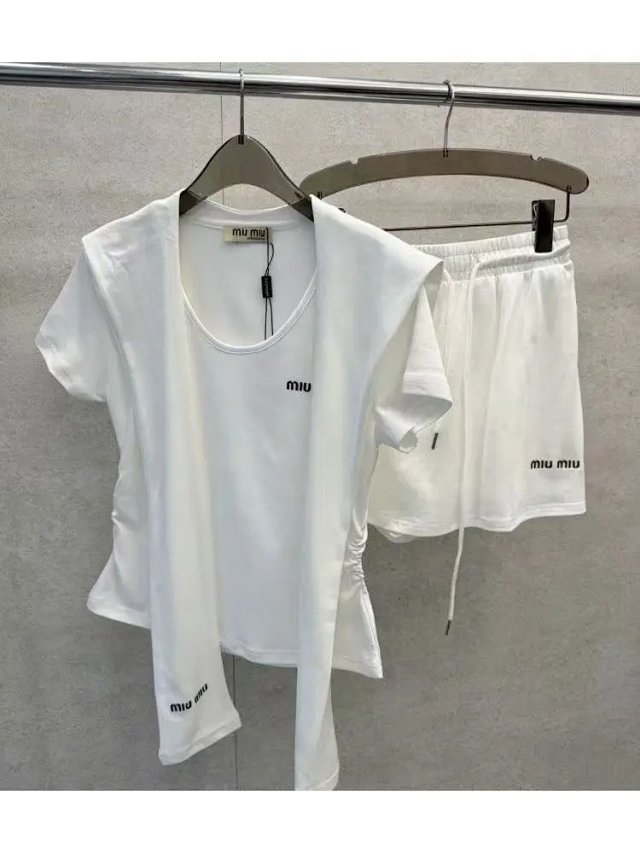 miumiu SET: seller detail photo 6