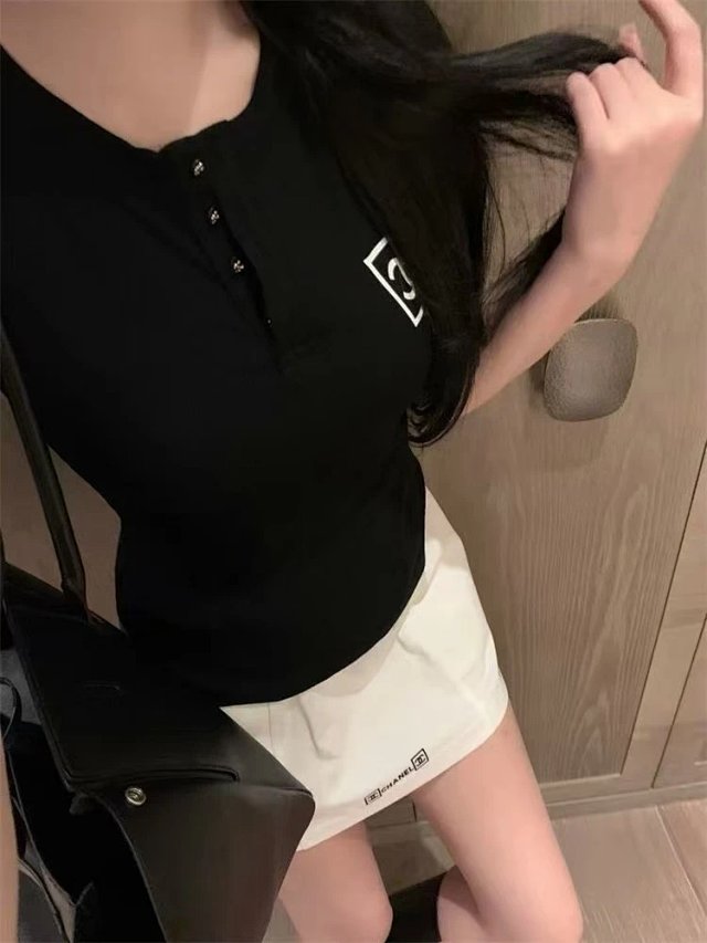 Miumiu Tee: seller detail photo 2