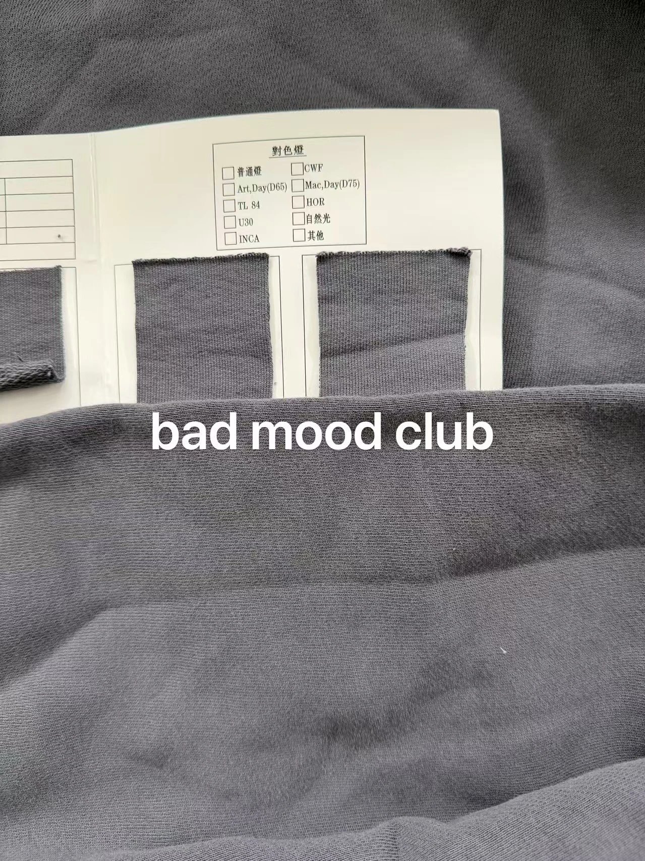 Design Color-Blocked Cropped Hoodie in Navy and Gray - 13