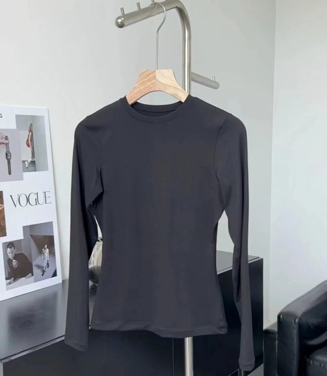 Skims long sleeve top: seller detail photo 7