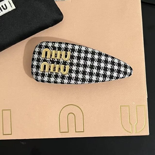Miumiu Hair Clip: seller detail photo 8