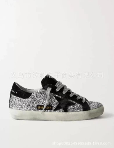 Black tail glitter