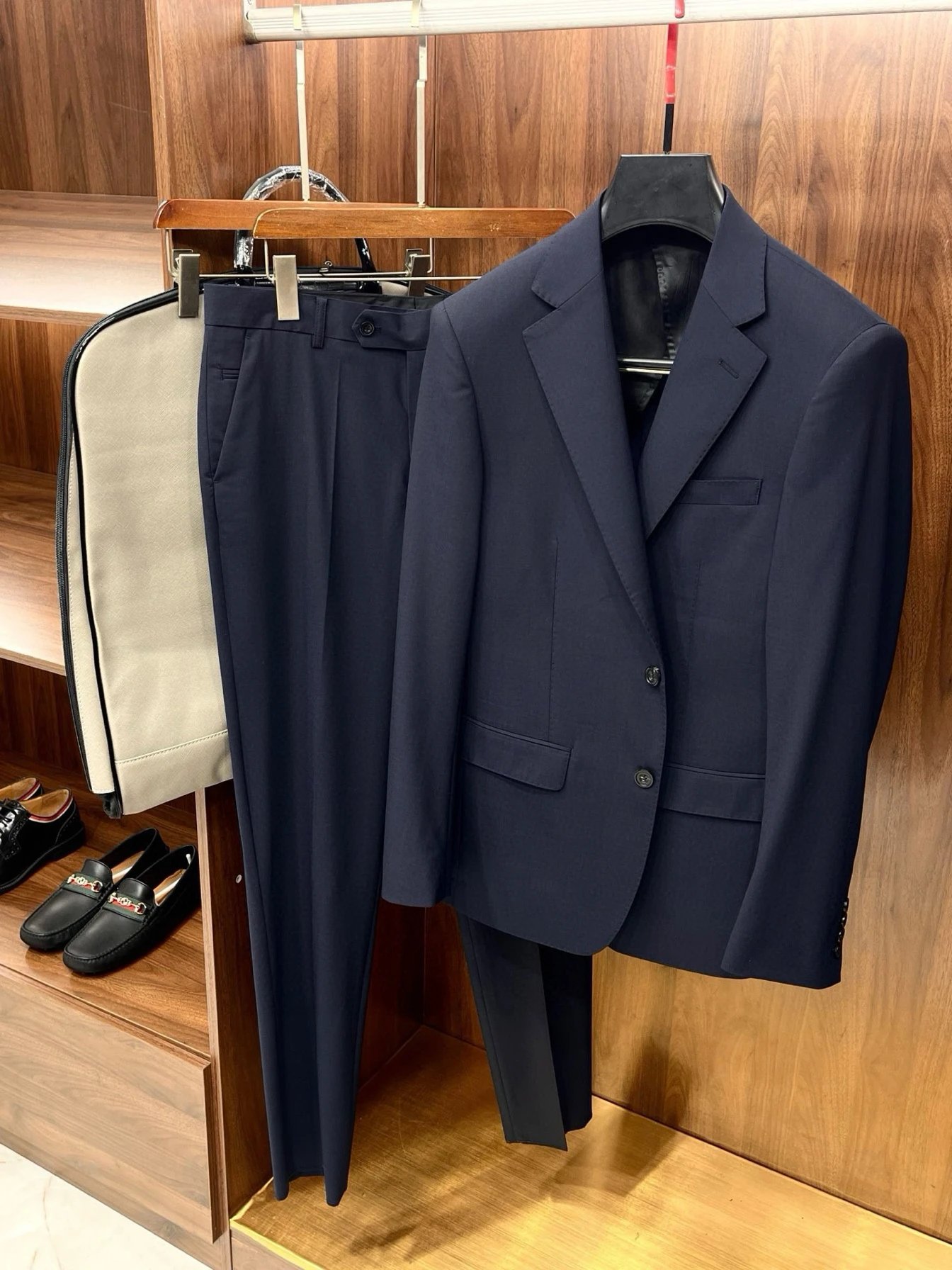 Design Navy Blue Single-Breasted Blazer and Dress Pants Suit Set