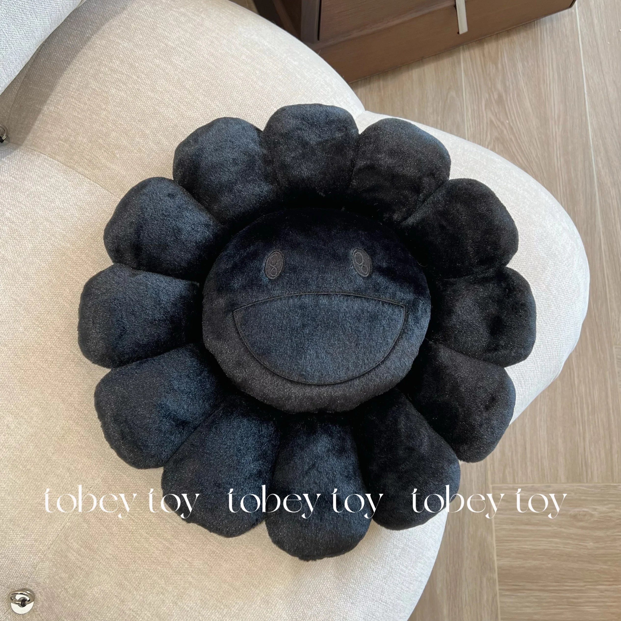 Design Takashi Murakami x Kaikai Kiki Black Flower Smiley Plush Pillow Accessories - 9