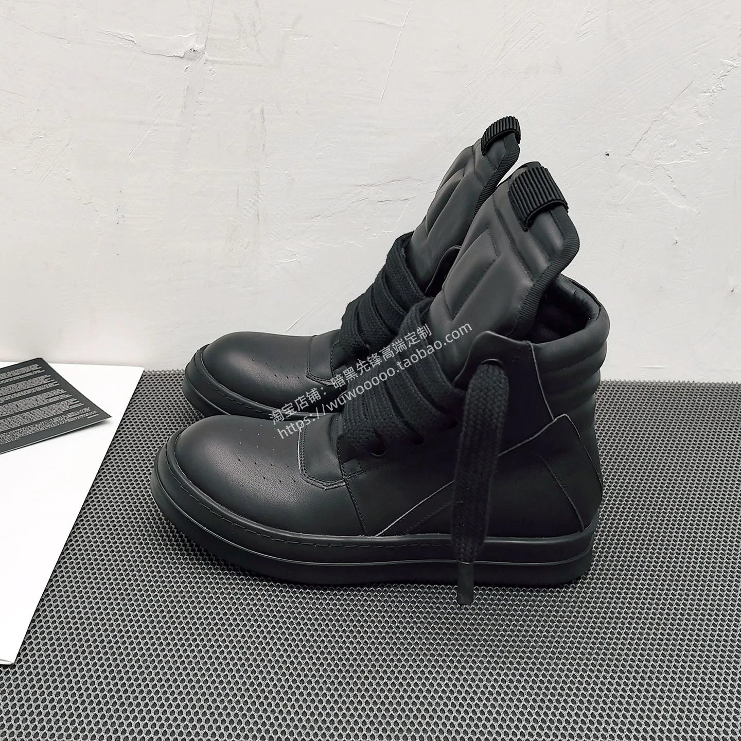 All black [coarse shoelaces]