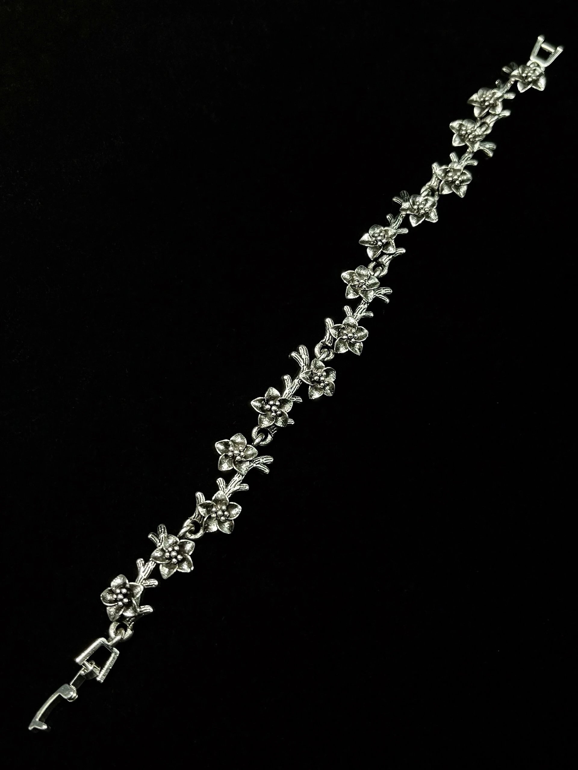 Design Floral Vine Silver Bracelet - 2