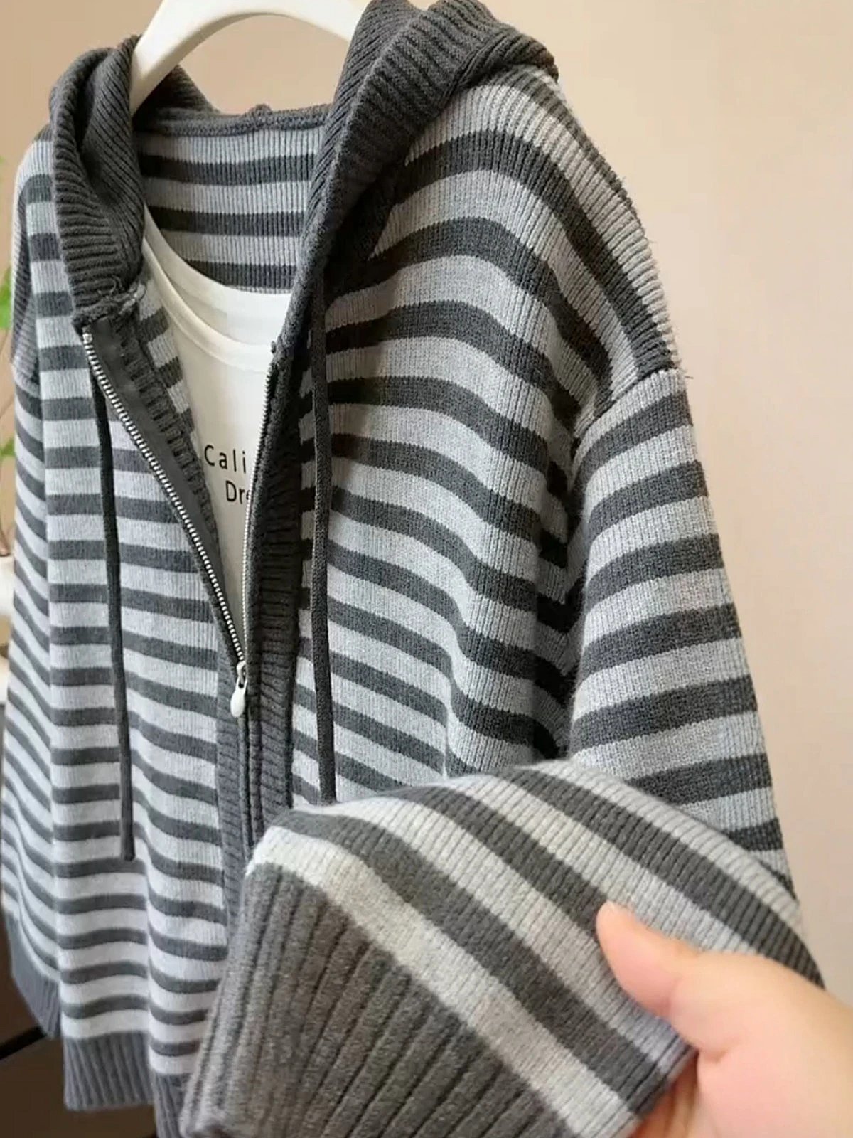 Korean-Style Striped Hooded Knit Cardigan for Women, Loose Fit Autumn/Winter Sweater Jacket