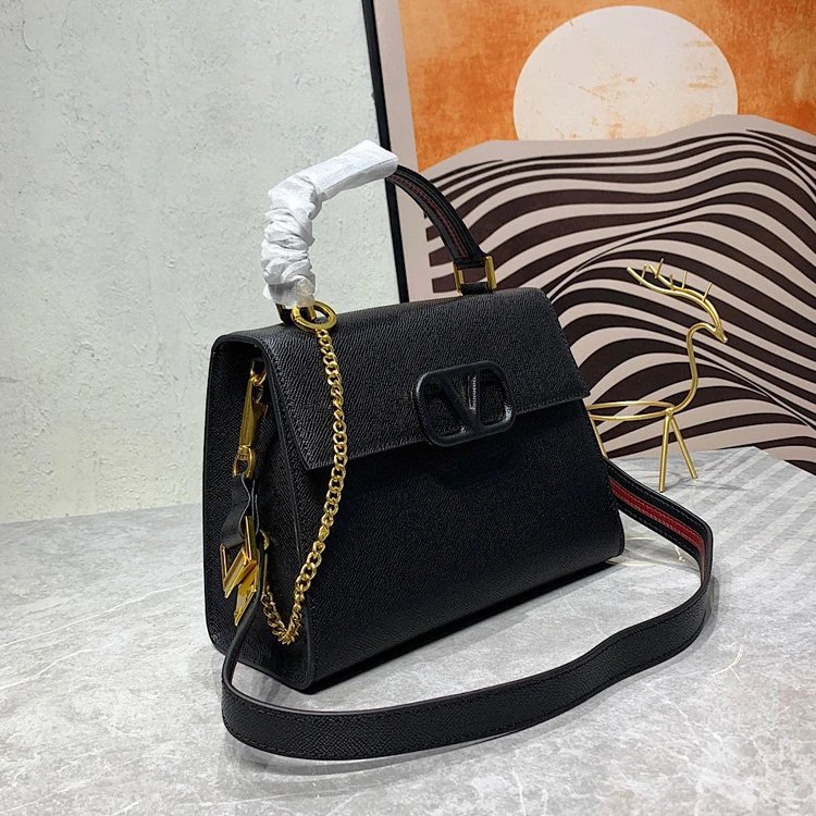 Valentino Garavani VLogo Chain Bag Black Handbag - 3