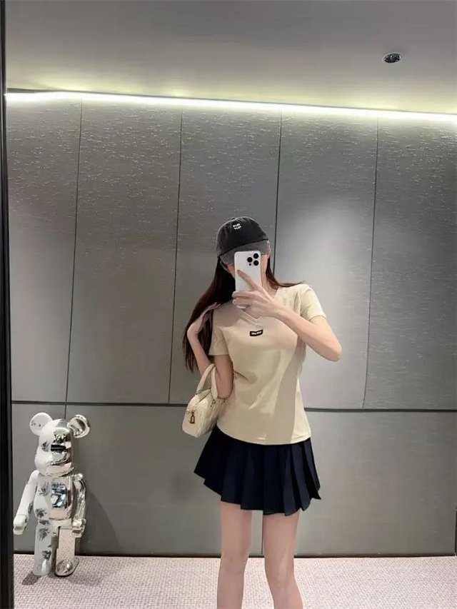 miumiu TEE: seller detail photo 3