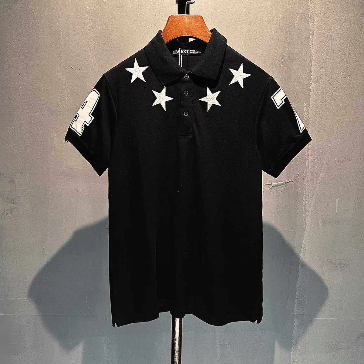 Trendy Men's Embroidered Five-Pointed Star Short Sleeve Polo Shirt with Number 47 Print, Casual Collar