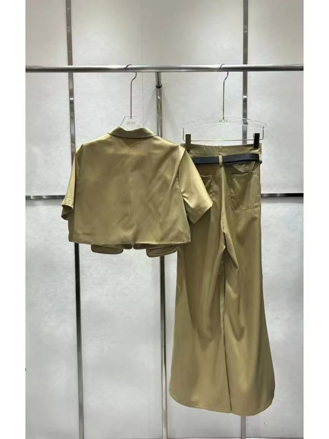 Chanel Suit: seller detail photo 4