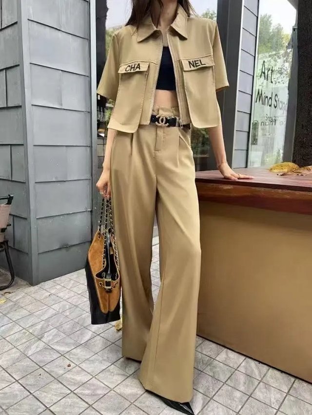 Chanel Suit: seller detail photo 1