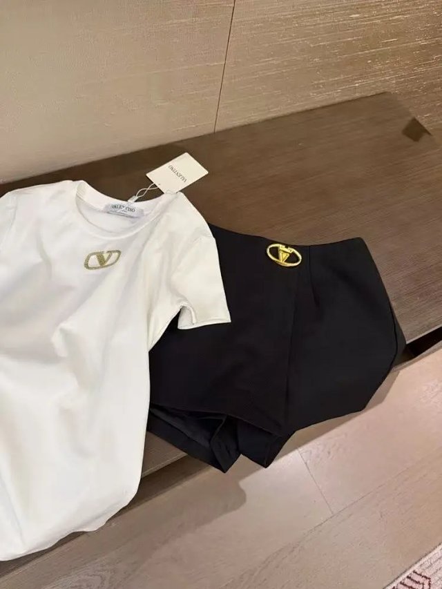Valentino Garavani TEE AND SHORT: seller detail photo 3