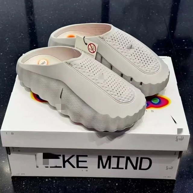 Nike Slippers: seller detail photo 2