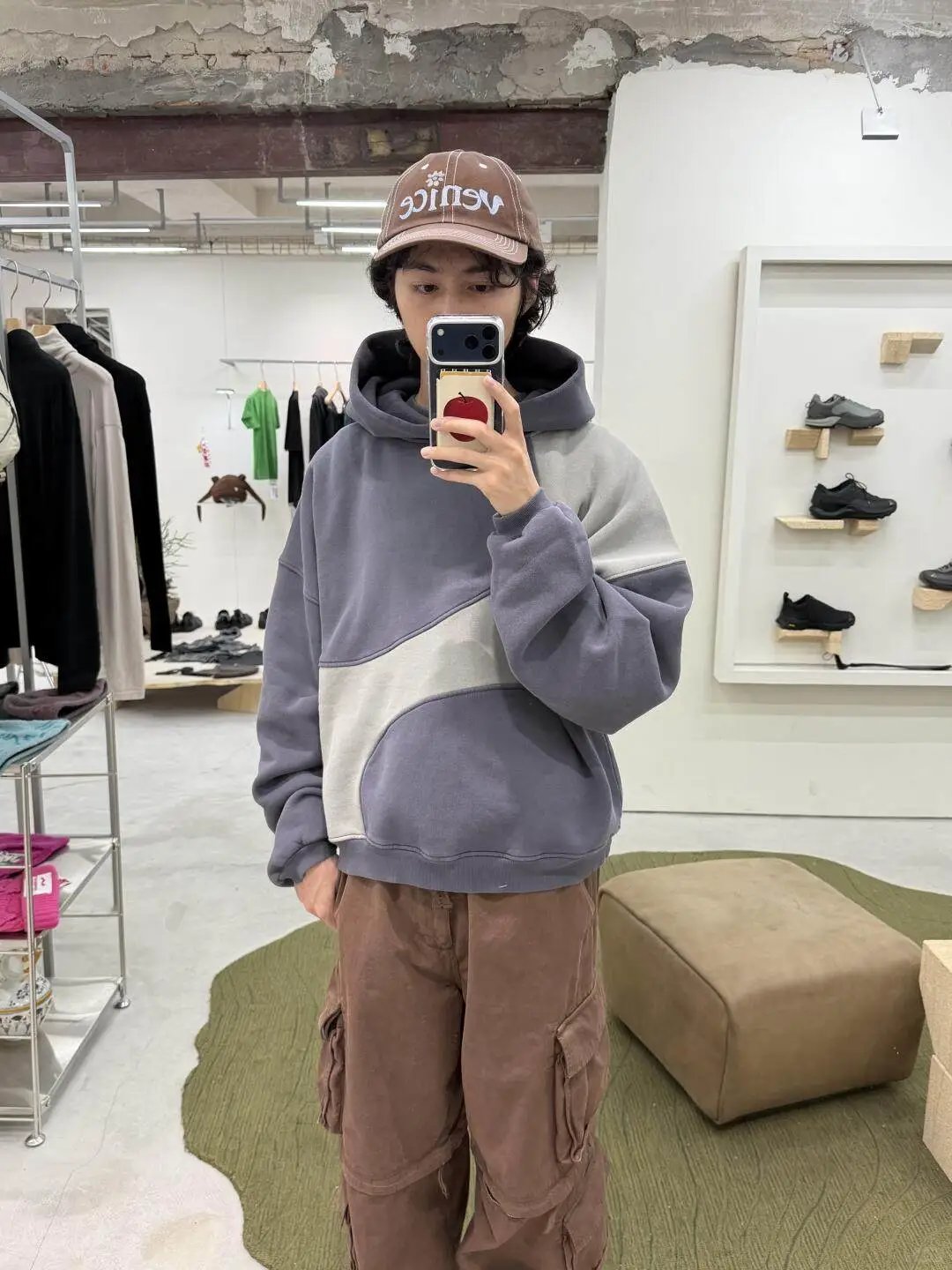 Design Color-Blocked Cropped Hoodie in Navy and Gray - 4