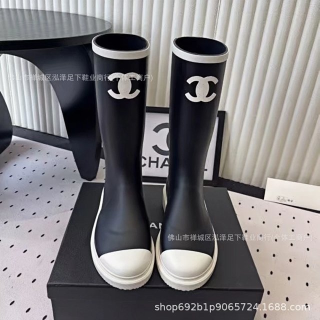 Pink Chanel rain boots: seller detail photo 3