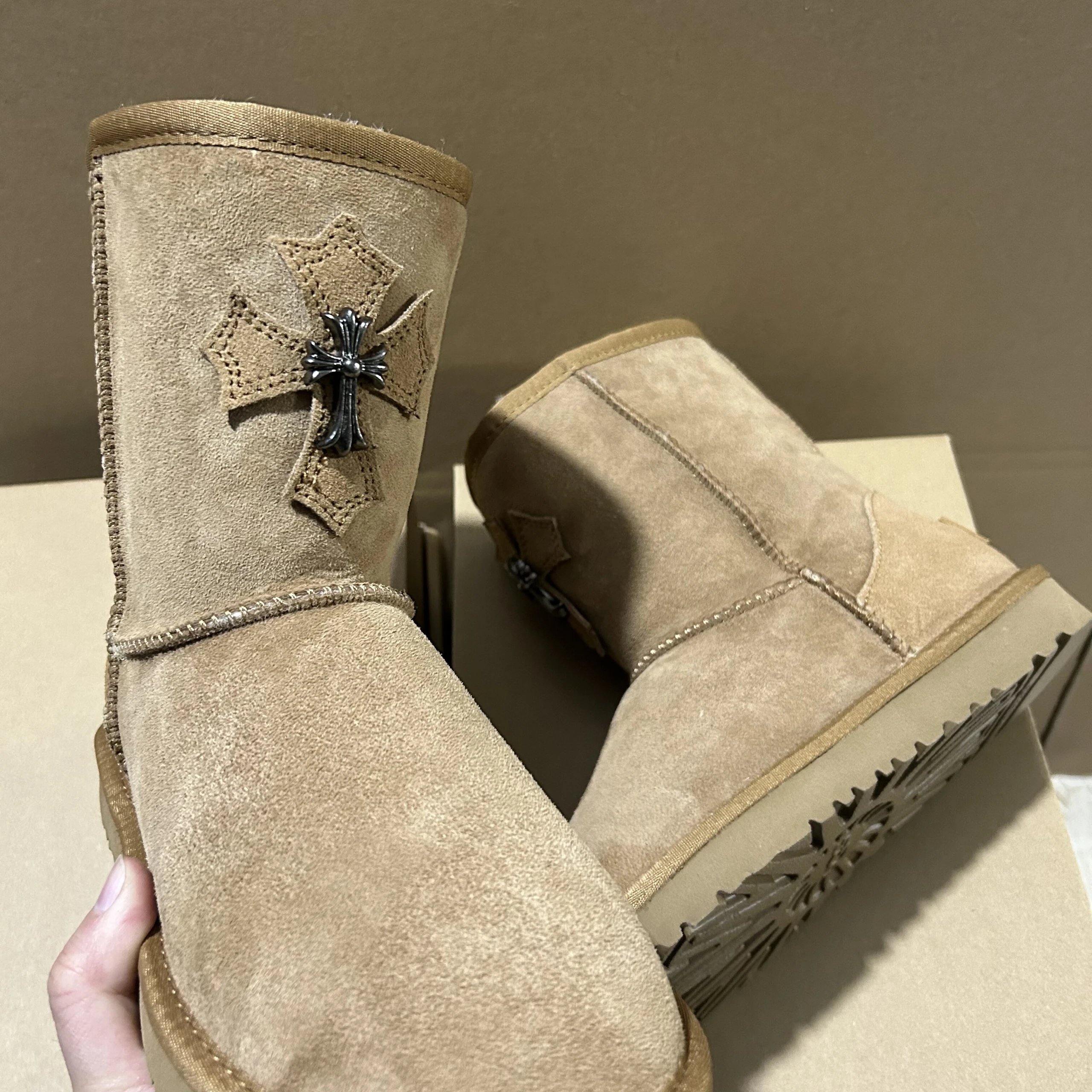 2025 new snow boots with fur integrated black cross short tube and thick velvet for men and women cotton shoes