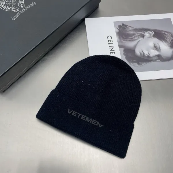 Vetements Logo Beanie Black - 1