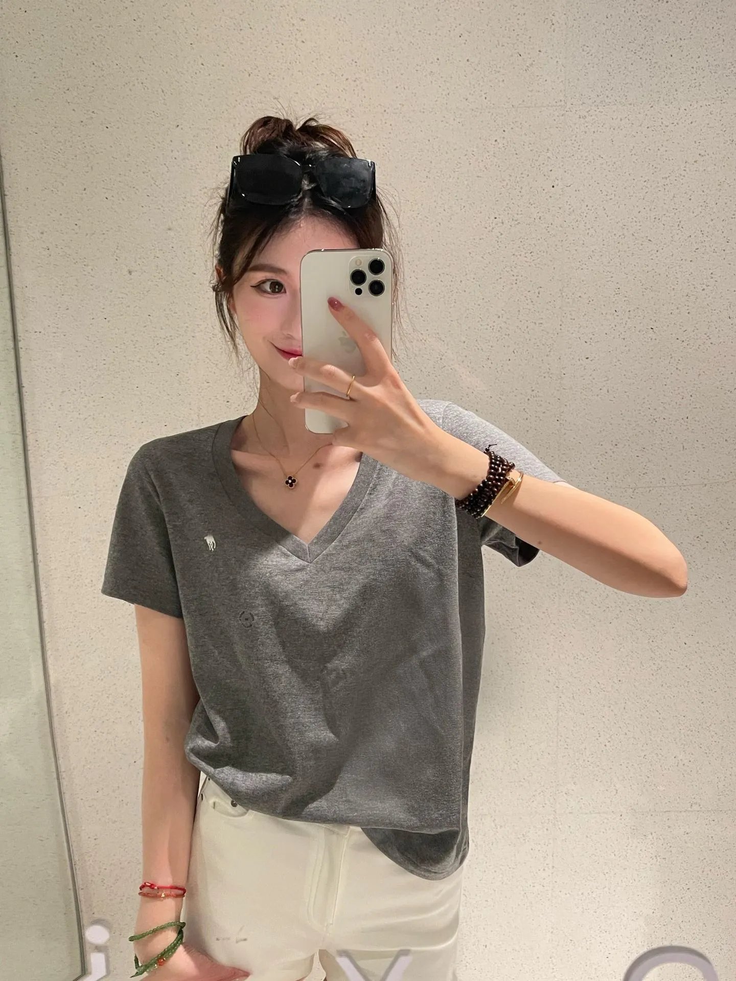 Design V-Neck Tee Gray T-Shirt - 4