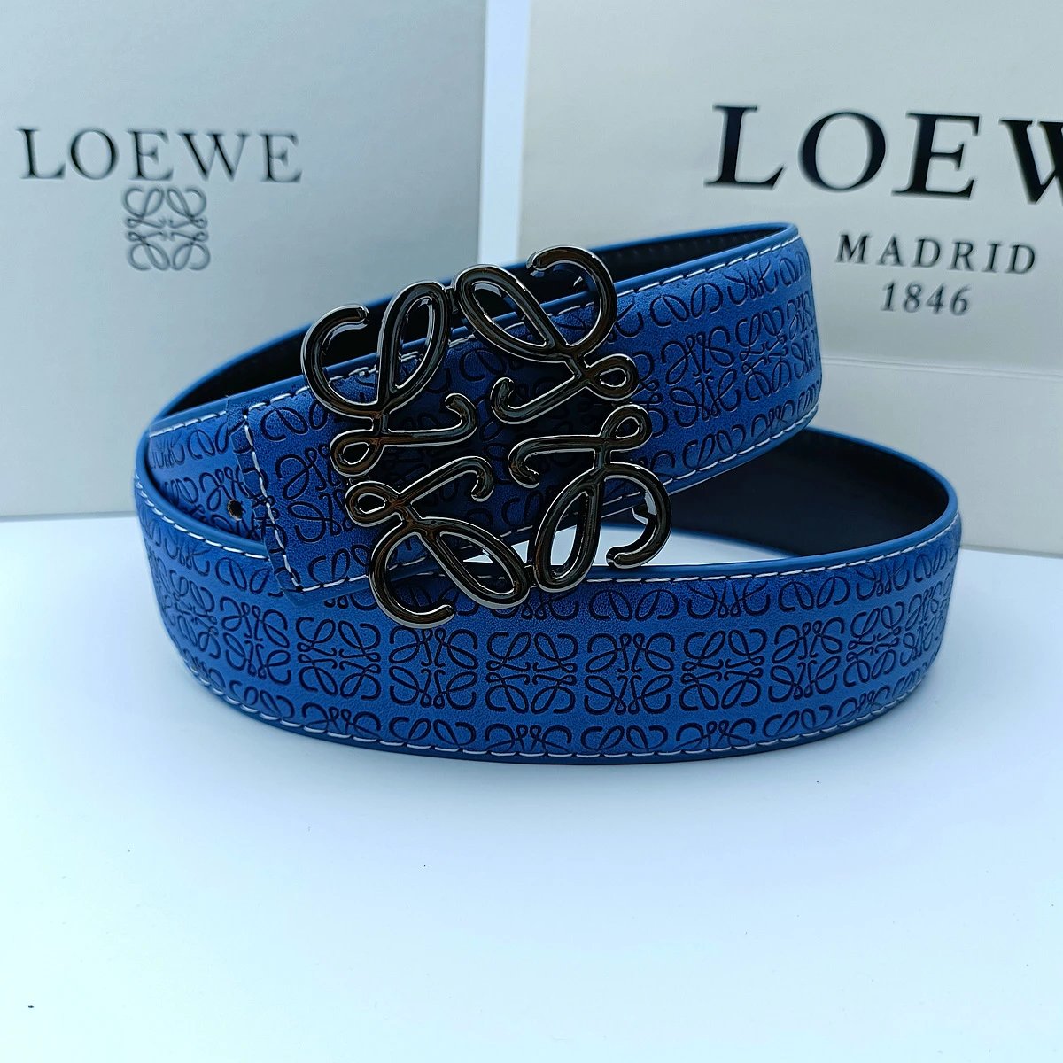 3.8 Edge cutting embossed blue+Roewe gun buckle
