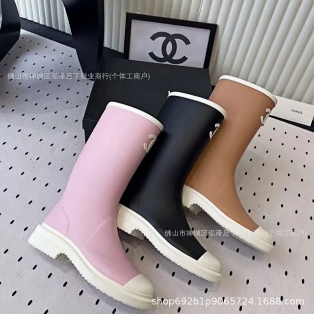 Pink Chanel rain boots: seller detail photo 2