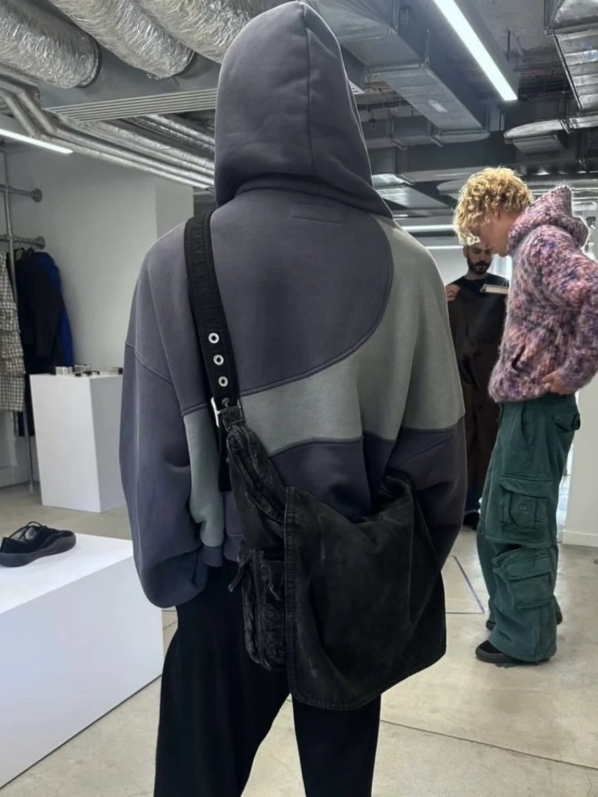 Design Color-Blocked Cropped Hoodie in Navy and Gray - 6