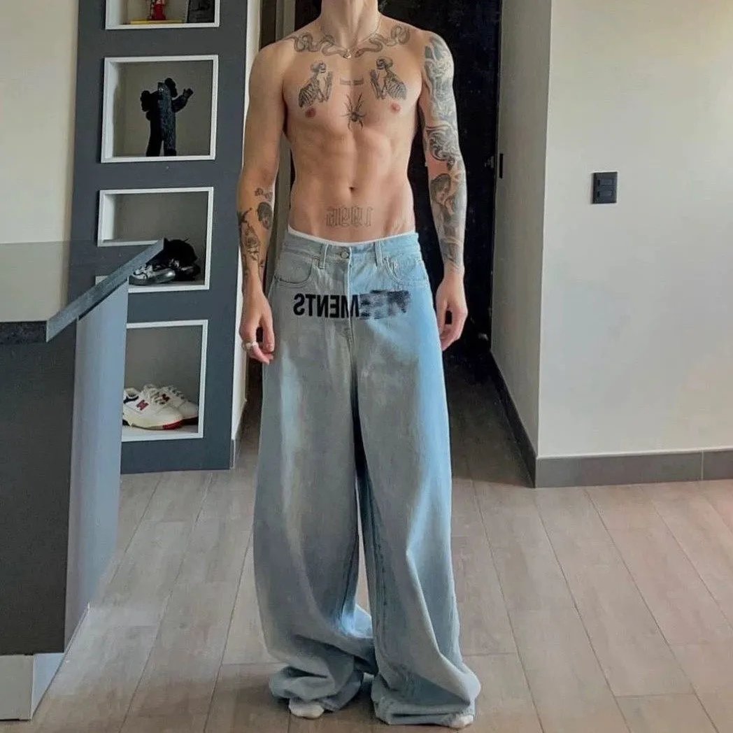 VET American retro letter towel embroidered washed blue jeans with loose silhouette baggy Jeans wide leg pants for men