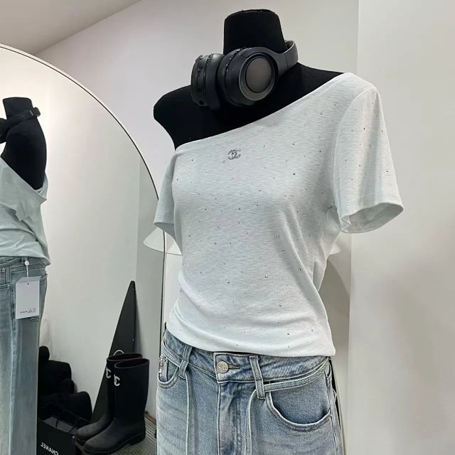CHANEL tee: seller detail photo 3