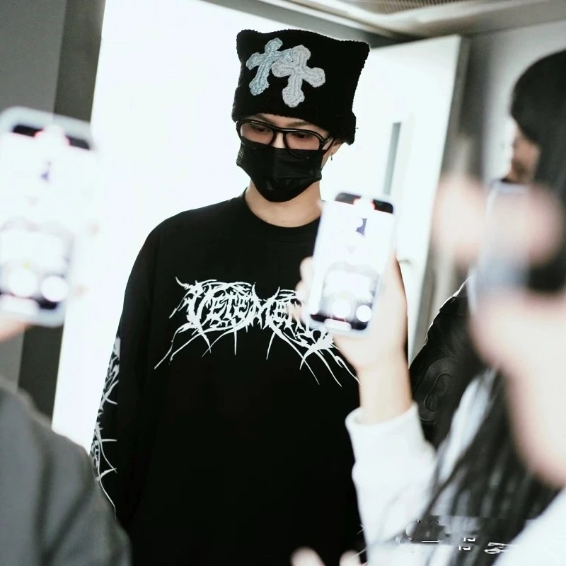 Design Long Sleeve T-Shirt with White Blackened Script Print Black - 2