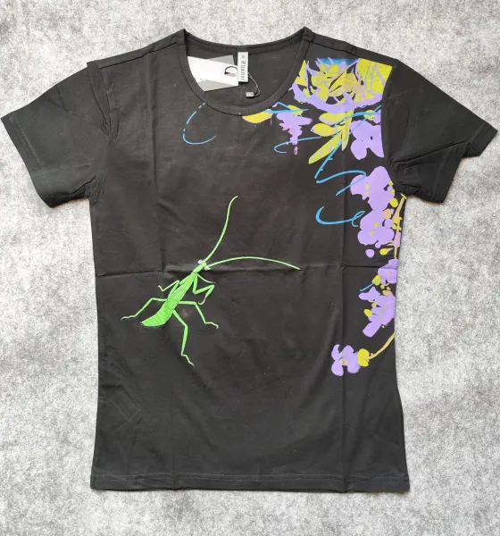 Design Zhangtai Graphic Print Black T-Shirt with Praying Mantis and Floral Motif Tops.t Shirts - 1