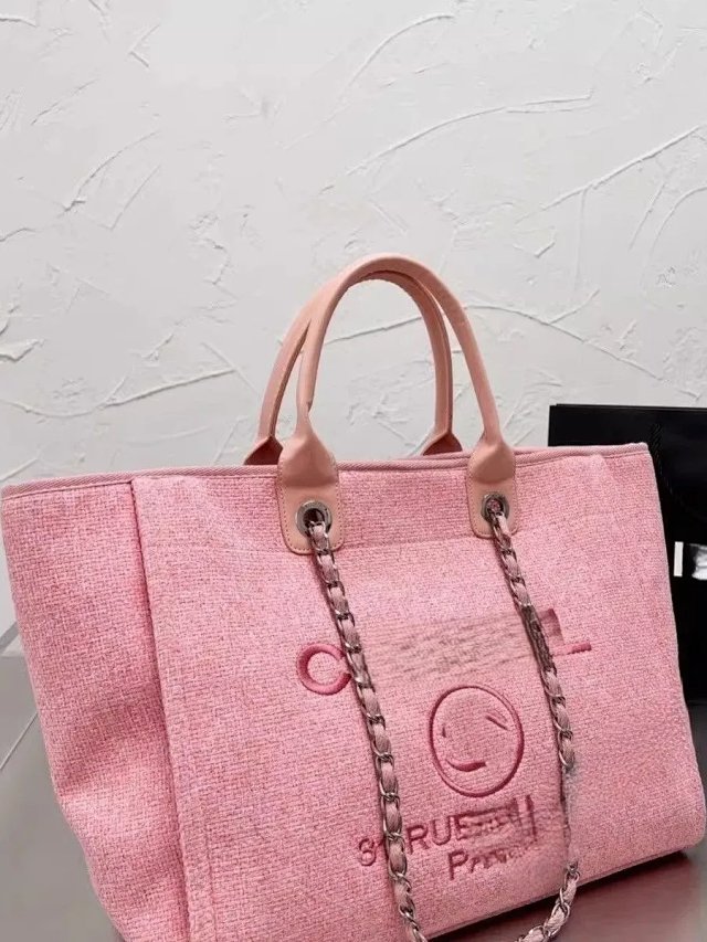 Chanel tote bag: seller detail photo 2
