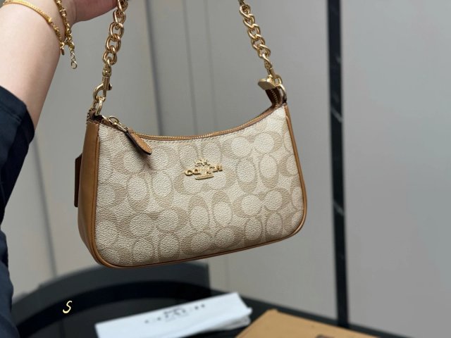 Coach Teri: seller detail photo 11