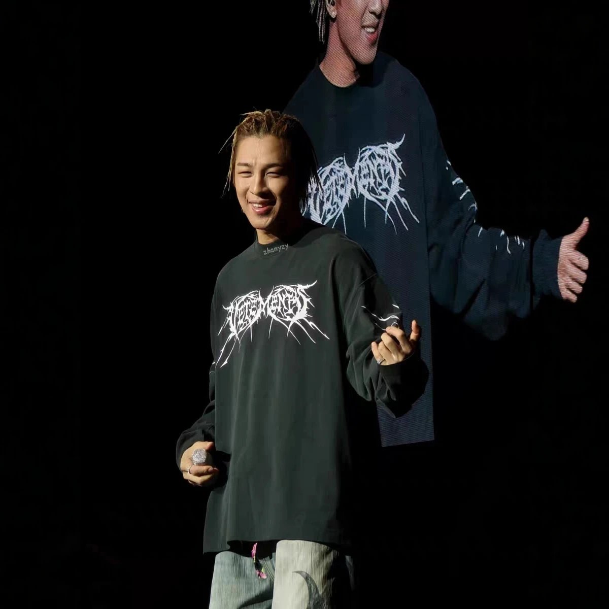 Design Long Sleeve T-Shirt with White Blackened Script Print Black - 4