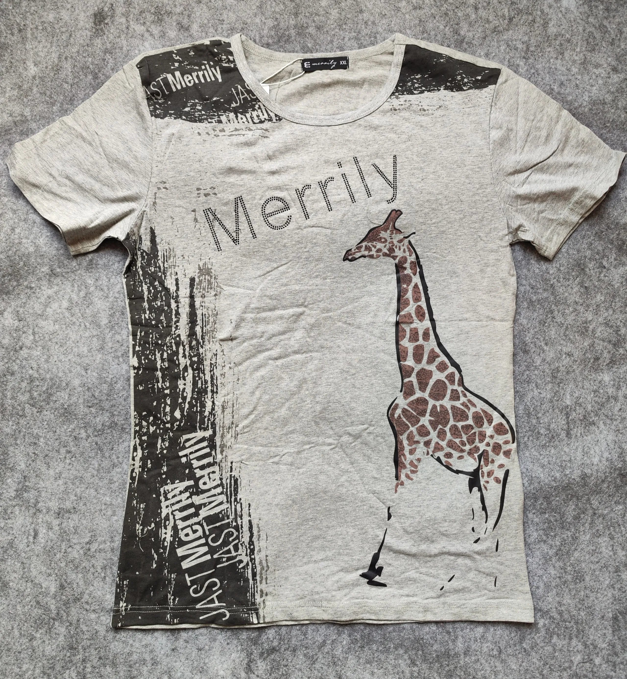 Design Merrily Giraffe Print Graphic T-Shirt Gray T-Shirts - 1