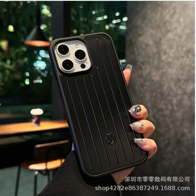 Apple/Black Luggage: seller detail photo 10