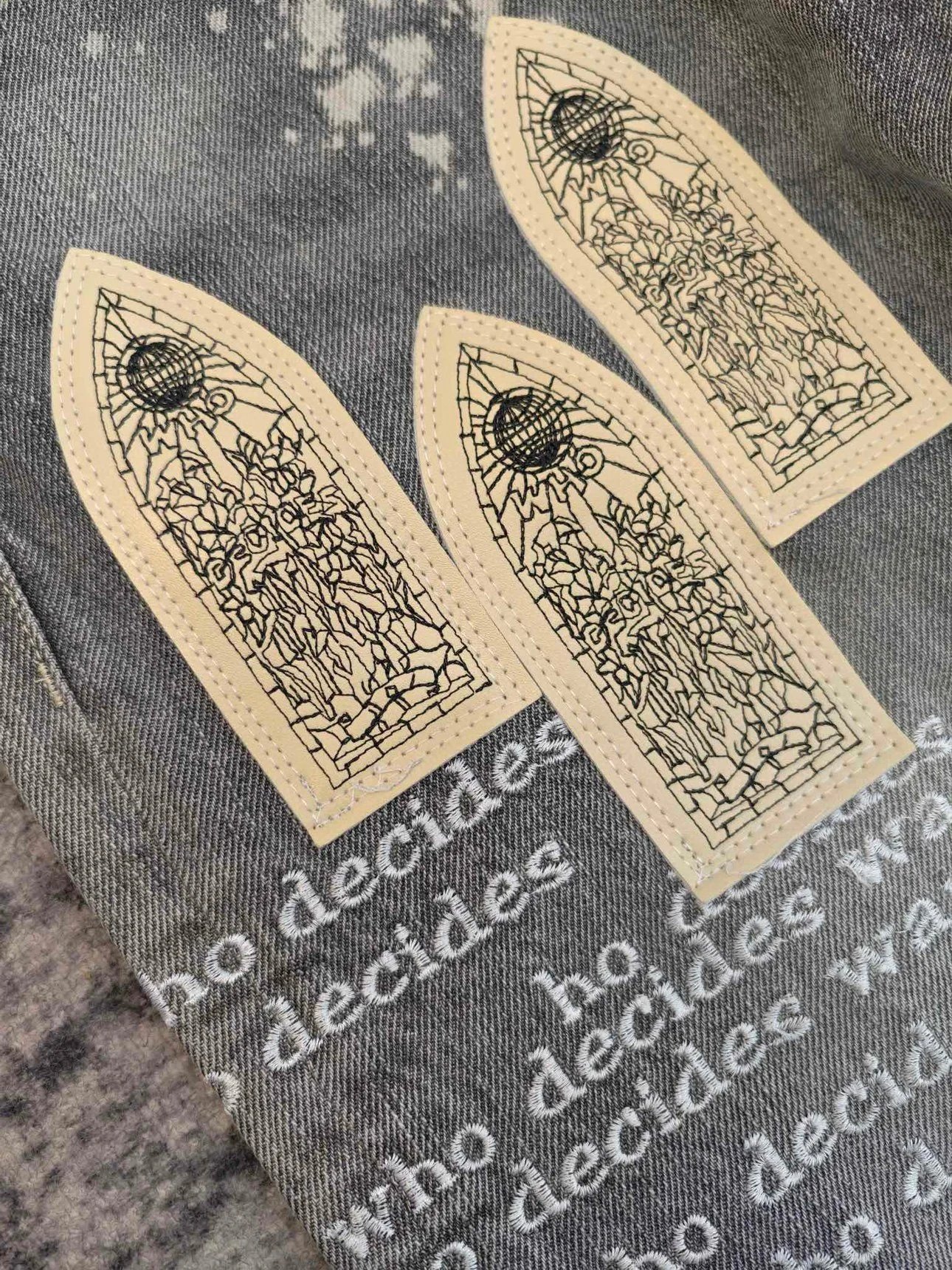 Design Who Decides War Stained Cathedral Print Jeans Gray Jeans - 5