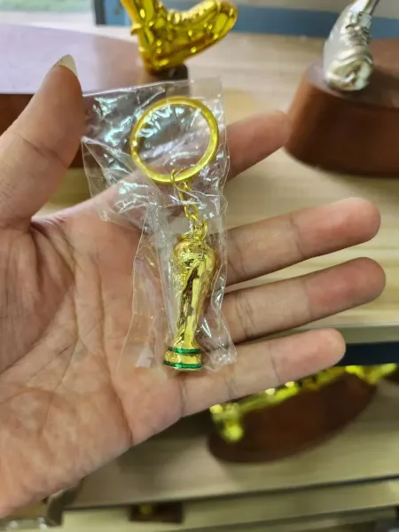 Design FIFA World Cup Trophy Replica Gold Collectible Statue Accessories - 6