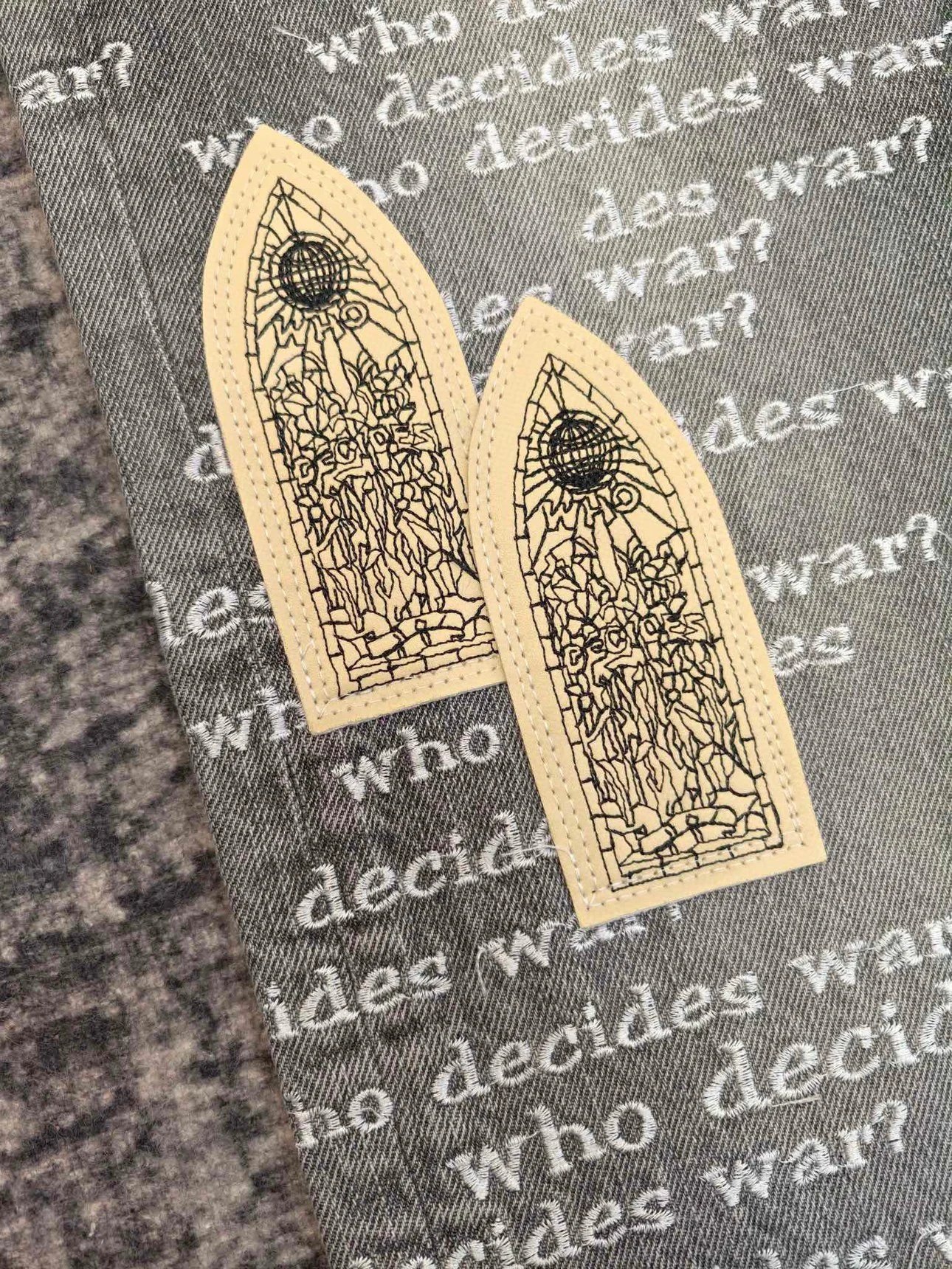 Design Who Decides War Stained Cathedral Print Jeans Gray Jeans - 6