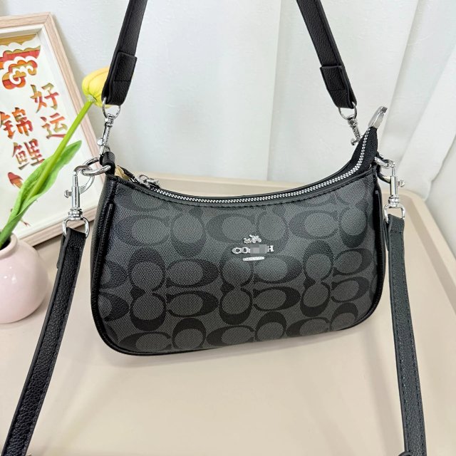 Coach bag: seller detail photo 8