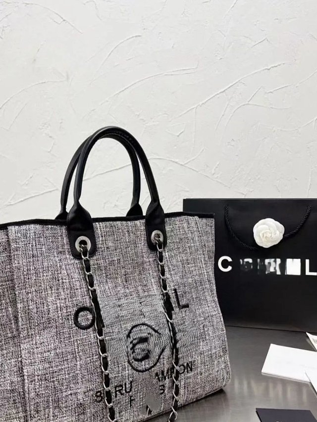 Chanel tote bag: seller detail photo 1