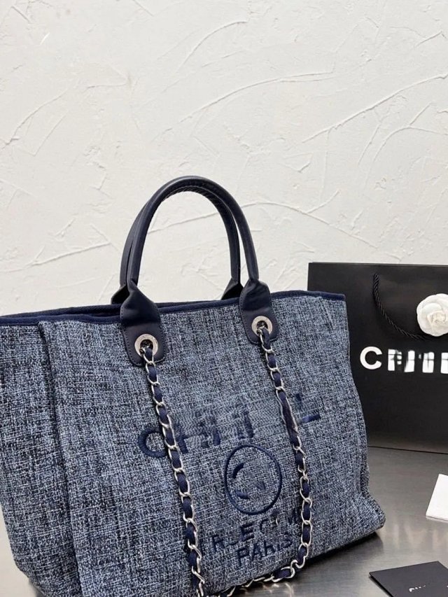 Chanel tote bag: seller detail photo 5