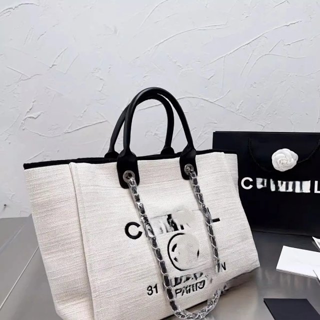 Chanel tote bag: seller detail photo 12