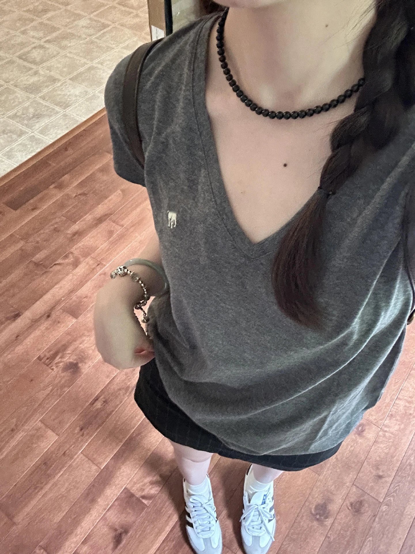 Design V-Neck Tee Gray T-Shirt - 3
